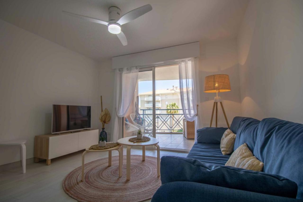 Bright Apt Of 32 M Renovated Near Town Frejus Exterior photo