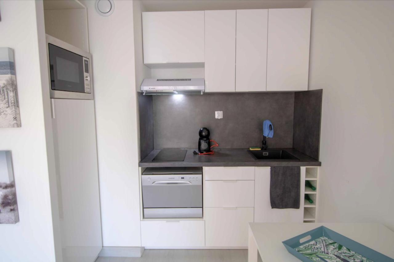 Bright Apt Of 32 M Renovated Near Town Frejus Exterior photo
